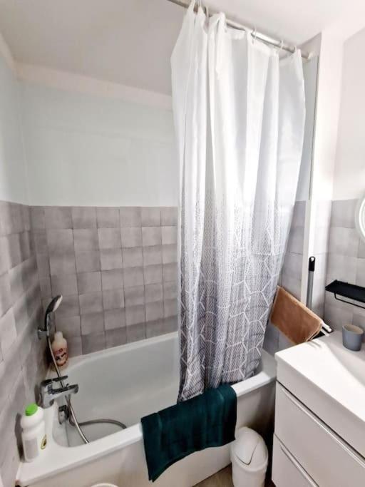 "Le Bisontin", Studio Cosy Au Calme, Proche De La Gare Besancon Luaran gambar